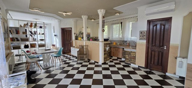 Eladó családi ház, Cegléden 75 M Ft, 3 szobás