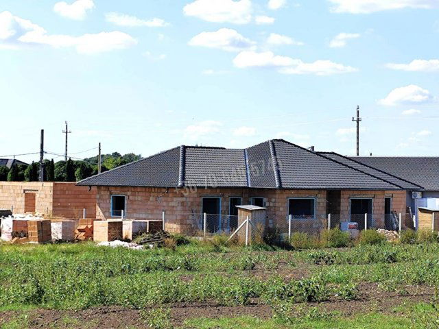Eladó ikerház, Újhartyánon 69.99 M Ft, 4 szobás