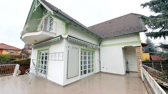 Eladó családi ház, Dunakeszin 185 M Ft, 7 szobás