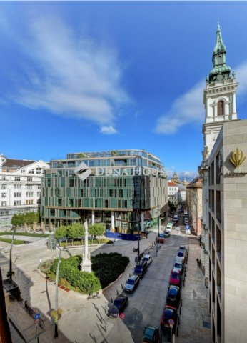 Eladó téglalakás, Budapesten, V. kerületben, Szervita téren