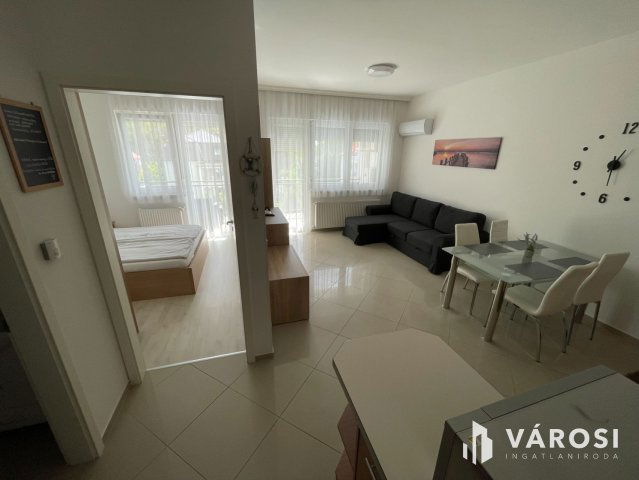 Eladó téglalakás, Siófokon 83.9 M Ft, 2 szobás