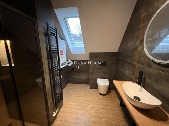 Eladó téglalakás, Pécsett 69.9 M Ft, 2 szobás