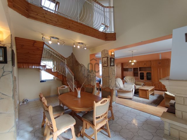 Eladó családi ház, Debrecenben 135 M Ft, 7 szobás