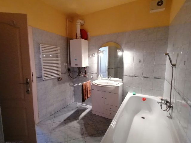 Eladó téglalakás, Szolnokon 59.9 M Ft, 2+2 szobás