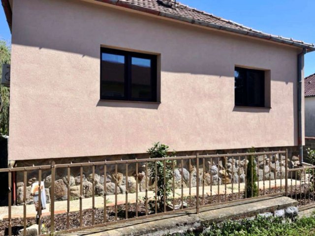 Kiadó családi ház, albérlet, Pécsett 280 E Ft / hó, 2 szobás