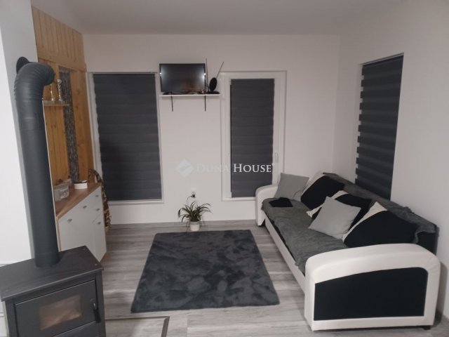 Eladó családi ház, Téten 22.9 M Ft, 1 szobás