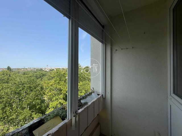 Eladó panellakás, Szegeden, Tápai utcában 39.9 M Ft, 1+1 szobás
