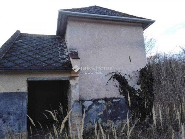 Eladó mezogazdasagi ingatlan, Értényen 65 M Ft