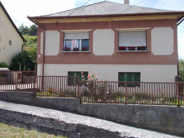 Eladó családi ház, Ózdon 13.9 M Ft, 2 szobás