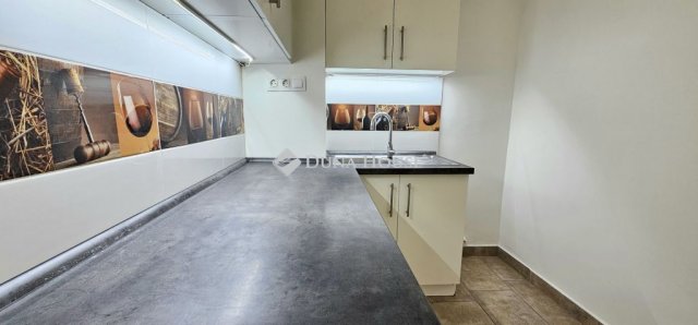 Eladó panellakás, Pécsett, Gyöngyös utcában 49.99 M Ft