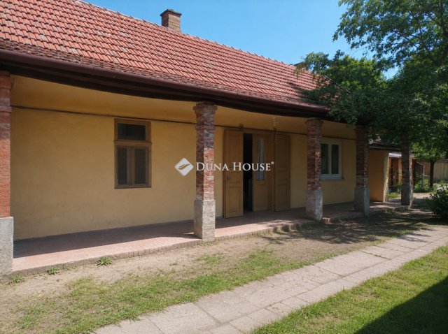 Eladó családi ház, Jászberényben 35 M Ft, 3 szobás