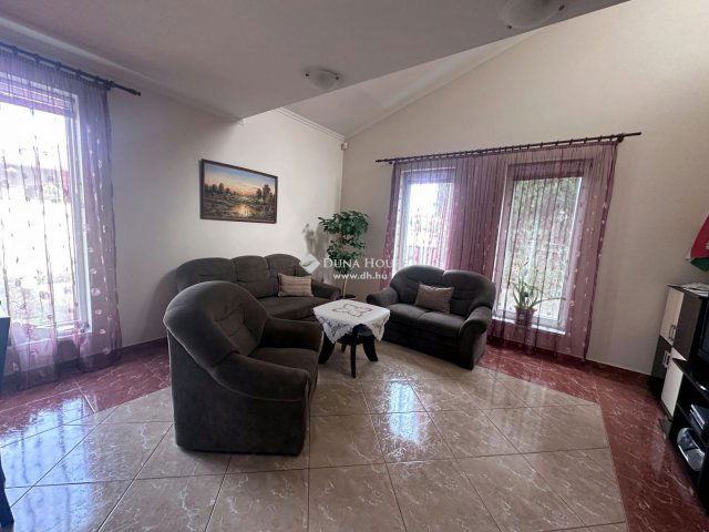 Eladó ikerház, Nyíregyházán 89 M Ft, 4 szobás