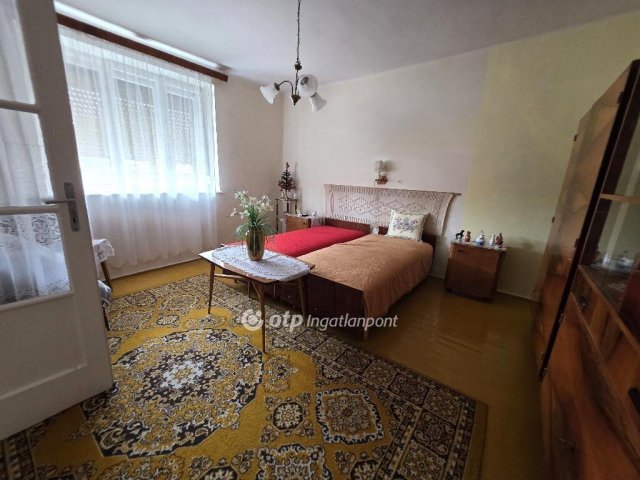Eladó családi ház, Tiszaföldváron 16.5 M Ft, 3+1 szobás