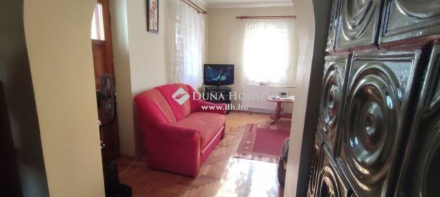 Eladó családi ház, Cegléden 78 M Ft, 3 szobás