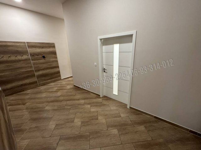Kiadó iroda, Nagykanizsán, Erzsébet téren 400 E Ft / hó