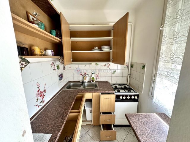 Eladó téglalakás, Kecskeméten 32 M Ft, 1 szobás