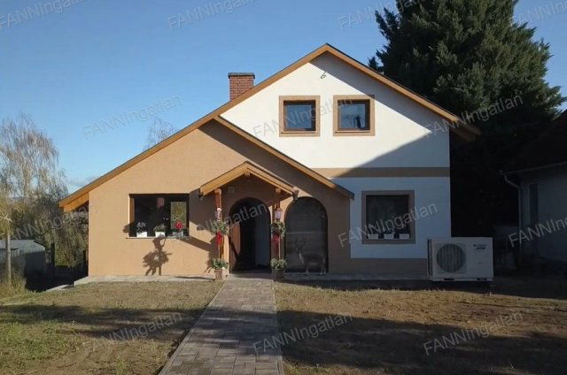 Eladó családi ház, Esztergomban 129 M Ft, 4 szobás