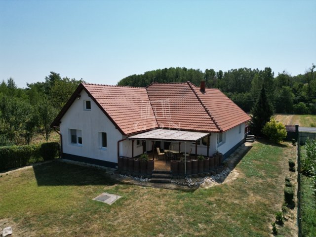 Eladó családi ház, Szápáron 65.34 M Ft, 4 szobás