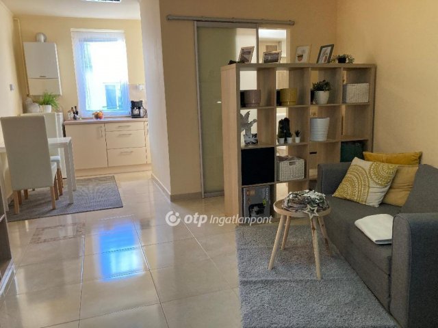 Eladó téglalakás, Siófokon 49.9 M Ft, 2 szobás