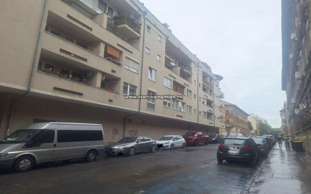 Eladó téglalakás, Budapesten, VIII. kerületben, Dugonics utcában