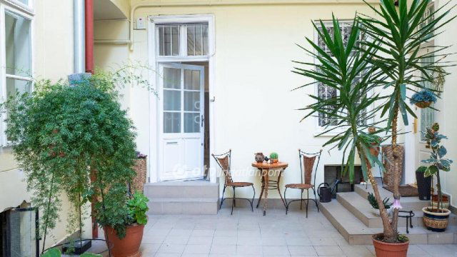 Eladó téglalakás, Budapesten, VI. kerületben 75 M Ft, 2 szobás