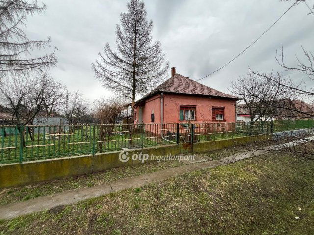 Eladó családi ház, Komádiban 8.9 M Ft, 2 szobás