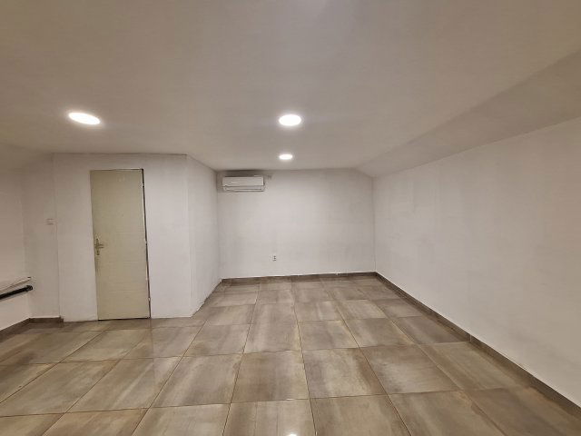 Eladó ipari ingatlan, Szolnokon 16.8 M Ft, 1 szobás