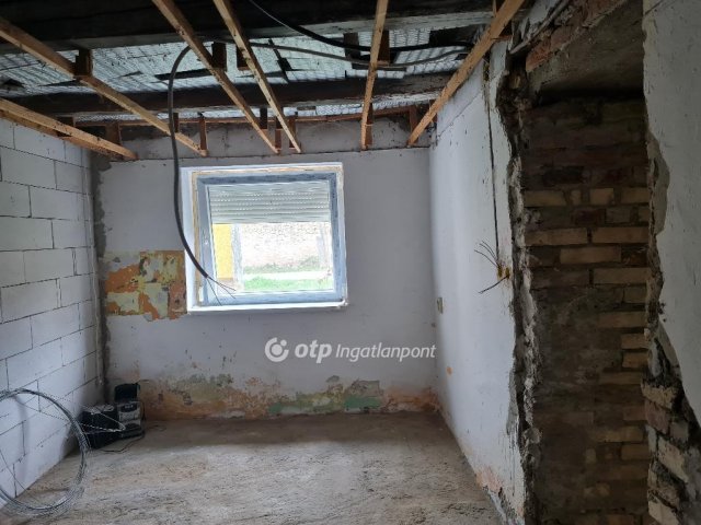 Eladó családi ház, Nagyvázsonyon 37.5 M Ft, 2 szobás