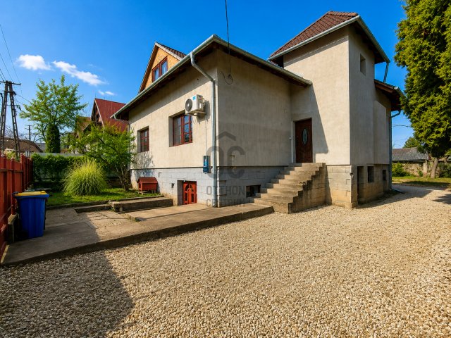 Eladó családi ház, Pécelen 164.9 M Ft, 6 szobás