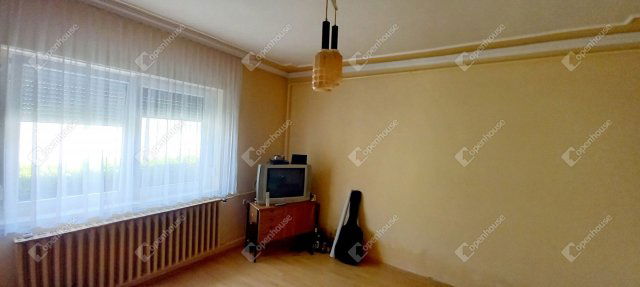 Eladó családi ház, Pápán 39.9 M Ft, 4 szobás