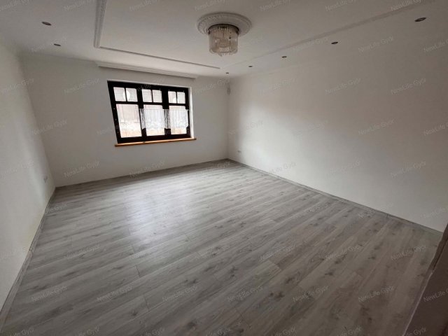 Eladó családi ház, Győrött 0.24 M Ft, 3+1 szobás