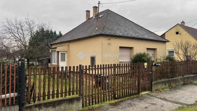 Eladó családi ház, Székesfehérvárott 66 M Ft, 2+1 szobás