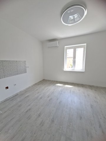 Eladó téglalakás, Szolnokon 21.6 M Ft, 1 szobás