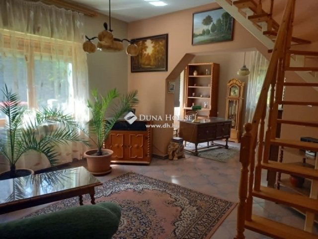 Eladó családi ház, Gödön 113.2 M Ft, 6 szobás