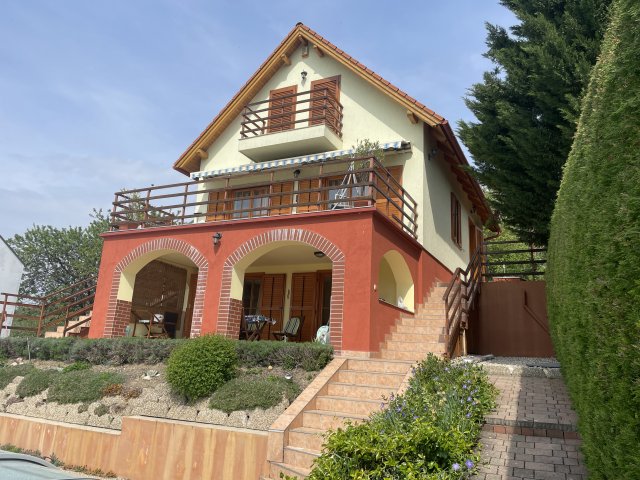 Eladó családi ház, Alsóörsön 249 M Ft, 2+4 szobás