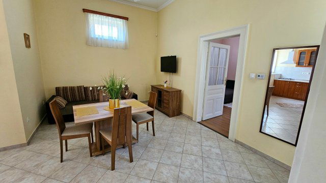 Kiadó téglalakás, albérlet, Szegeden, Jósika utcában, 2 szobás