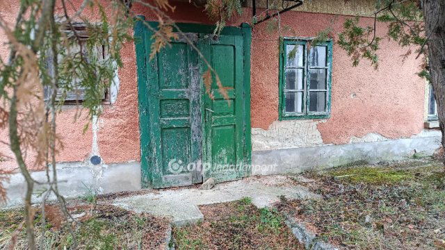 Eladó családi ház, Tapolcán 19 M Ft, 4 szobás