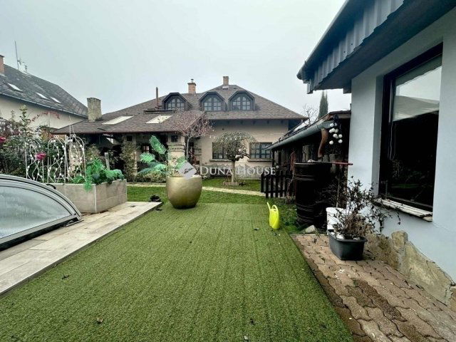 Eladó családi ház, Budapesten, XVI. kerületben 260 M Ft