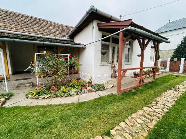 Eladó családi ház, Tiszarádon 13.9 M Ft, 3 szobás