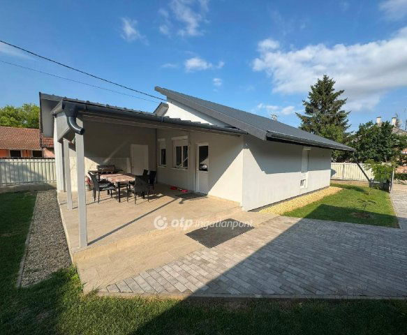 Eladó nyaraló, Abádszalókban 68 M Ft, 2+1 szobás