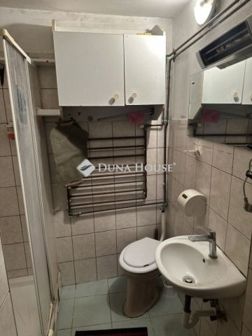 Eladó családi ház, Székesfehérvárott 28.5 M Ft, 2 szobás