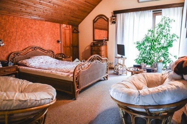 Eladó családi ház, Pécsett 178 M Ft, 7 szobás