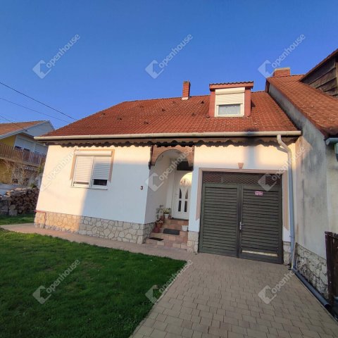 Eladó családi ház, Celldömölkön 60 M Ft, 4 szobás