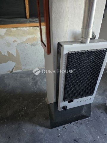 Eladó nyaraló, Pécsett 15 M Ft, 2 szobás / költözzbe.hu