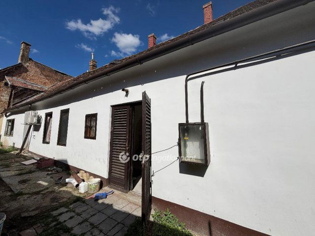 Eladó családi ház, Pápán 20.9 M Ft, 3 szobás