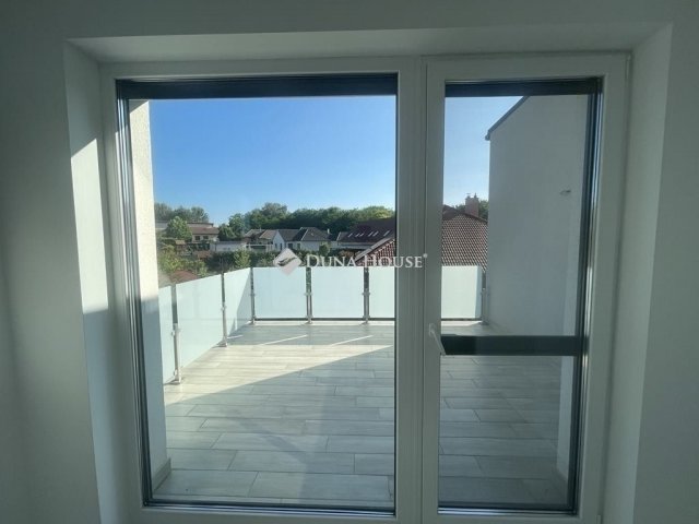 Eladó ikerház, Veresegyházon 229 M Ft, 5 szobás