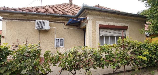 Eladó családi ház, Solton 24.99 M Ft, 2+1 szobás