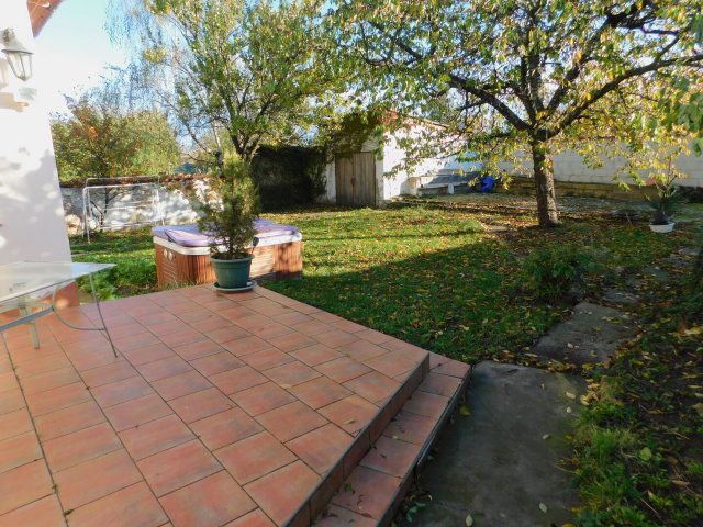 Eladó családi ház, Egerben 110 M Ft, 4 szobás