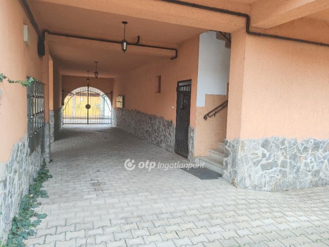 Eladó sorház, Szolnokon 505.9 M Ft, 16 szobás