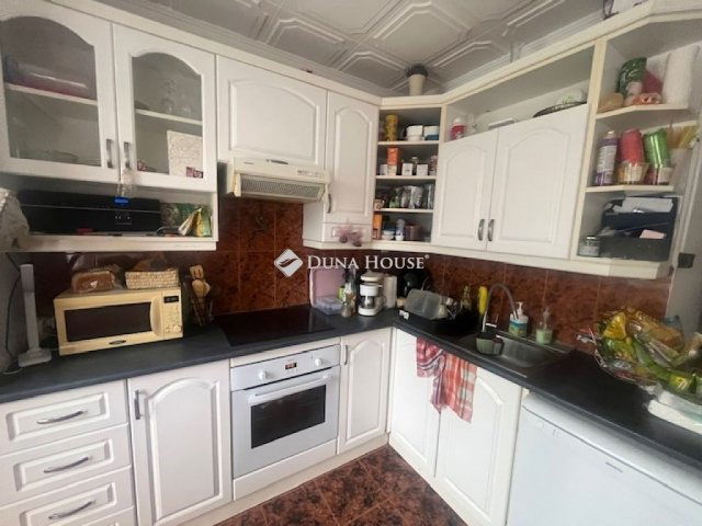 Eladó panellakás, Pécsett 40.9 M Ft, 2 szobás